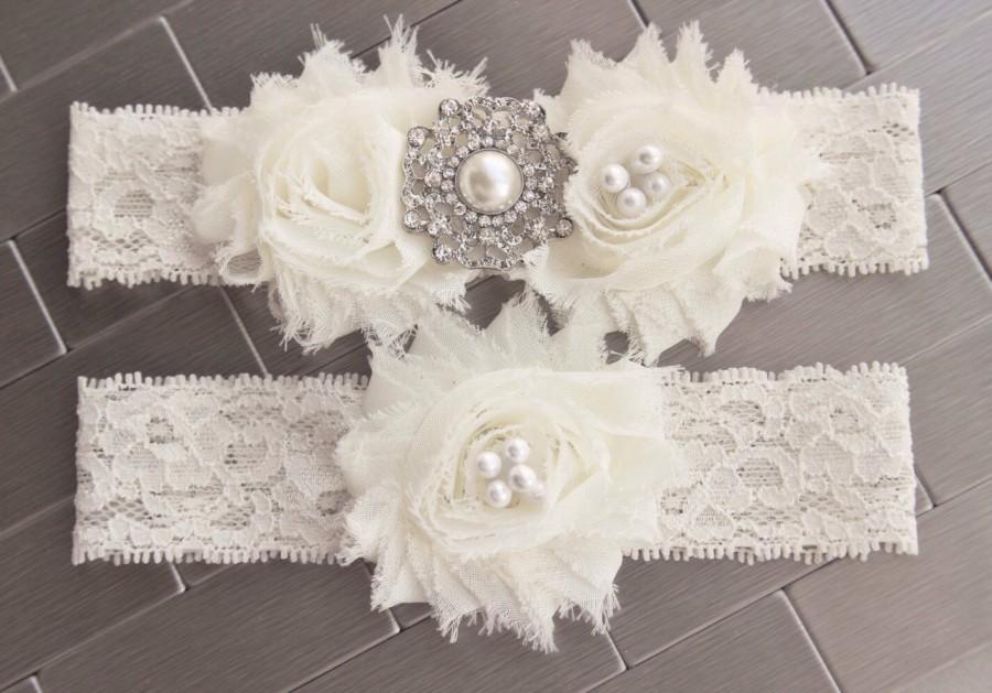 Mariage - Ivory / Cream Snowflake Wedding Garter Set, Winter Wedding Garter, Lace Garter w/ Flowers, Pearl and Bling Accents, Ivory Bridal garderbelt