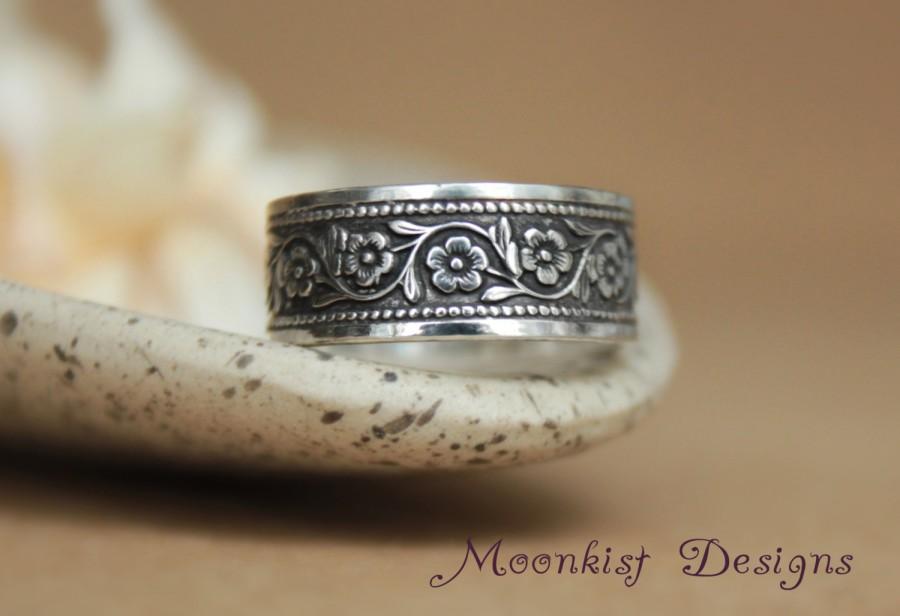 Hochzeit - Wide Daisy Chain Patterned Band in Sterling Silver - Engravable Sterling Silver Poesy Ring - Daisy Chain Floral Wedding Band