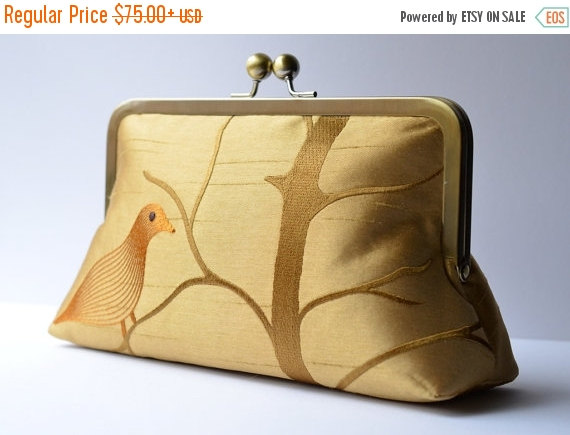 Свадьба - ON SALE Golden Brown Embroidered Bird Purse Clutch:  Kisslock Frame Embroidered Silk Purse