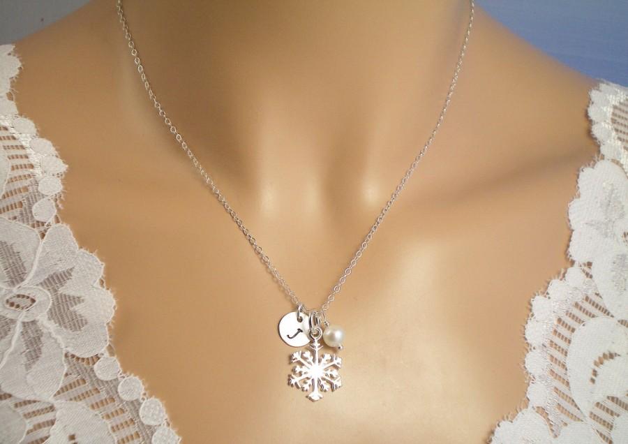 زفاف - Personalized Snowflake Necklace, Birthstone Gem, 1 Sterling Silver Initial,  Sterling Silver Snowflake charm,  Birthstone, Bridesmaid Gift