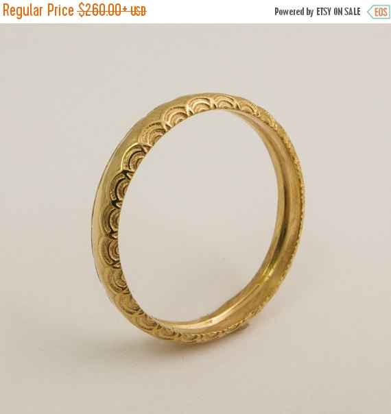 زفاف - ON SALE 14 karat gold simple wedding ring for women, Gold ring with delicate pattern, Thin gold wedding band, Gold round wedding band, Women