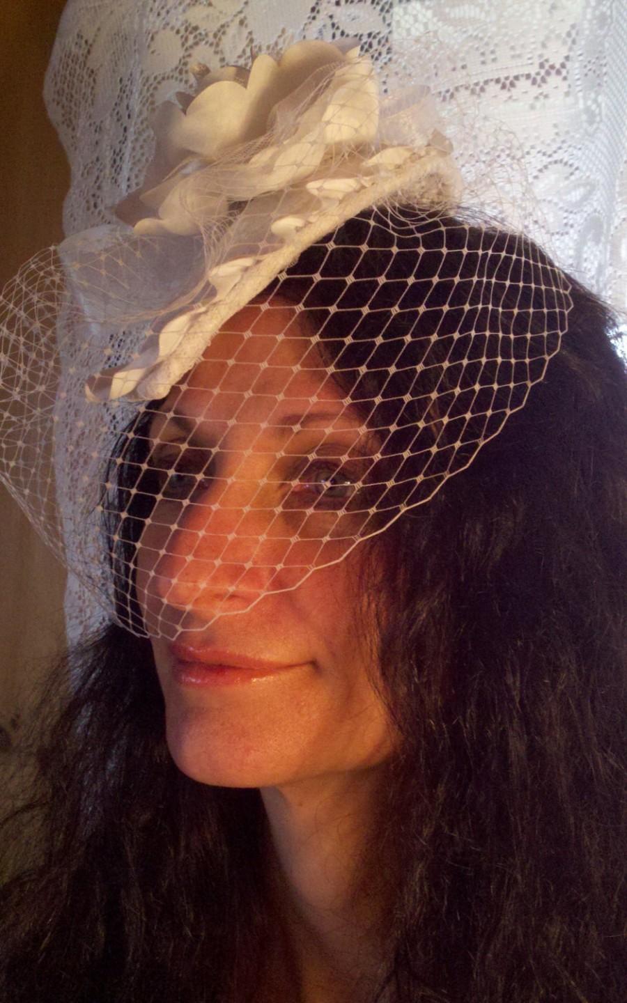 Свадьба - Wedding Hat- Wedding Veiled Hat-Western Wedding Accessory- Vintage Inspired Wedding Hat White Lace Fascinator-The Lacretia Hat