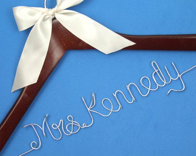 Hochzeit - May Promotion, Single Line Wire Name Hanger, Custom Wedding Hanger, Personalized Bridal Hanger,  Bride Name Hanger, Personalized Bridal Gift