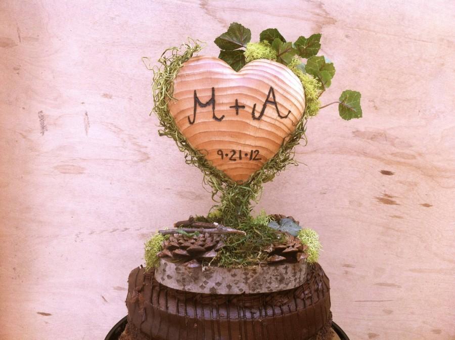 Свадьба - Wooden Heart Wedding Cake Topper Green Moss Rustic Cake Decor Toppers