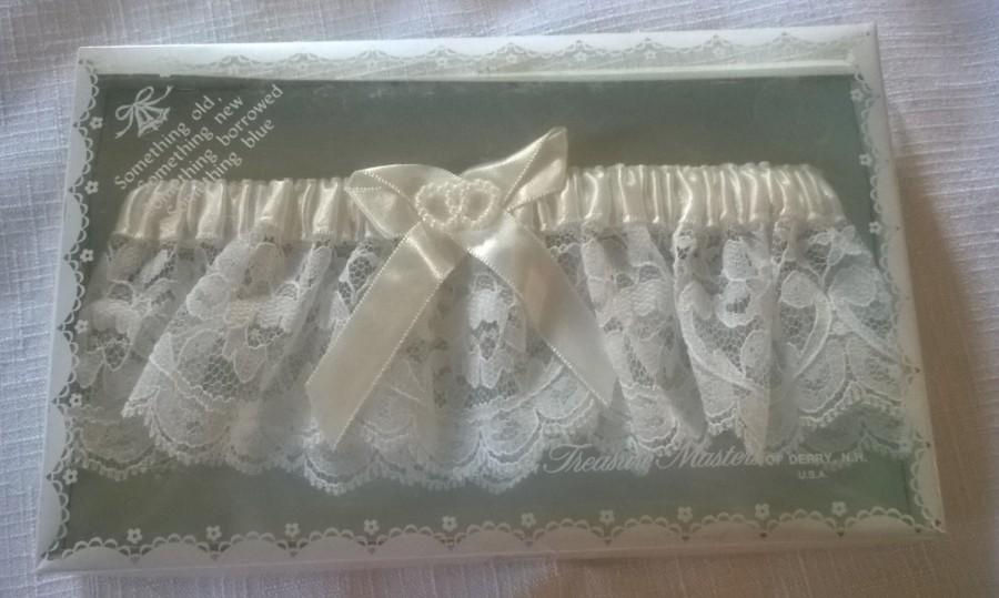 Mariage - Vintage Wedding Garter Belt with a Double Heart Design-Mint in Package