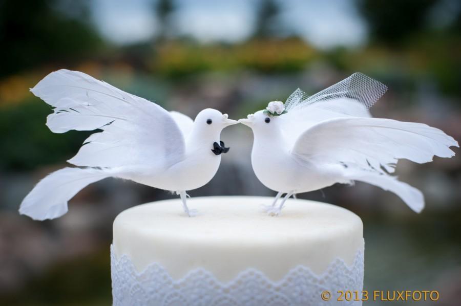 Свадьба - Lovey Dove Wedding Cake Topper: Elegant Bride and Groom Love Bird Cake Topper -- LoveNesting Wedding Cake Toppers