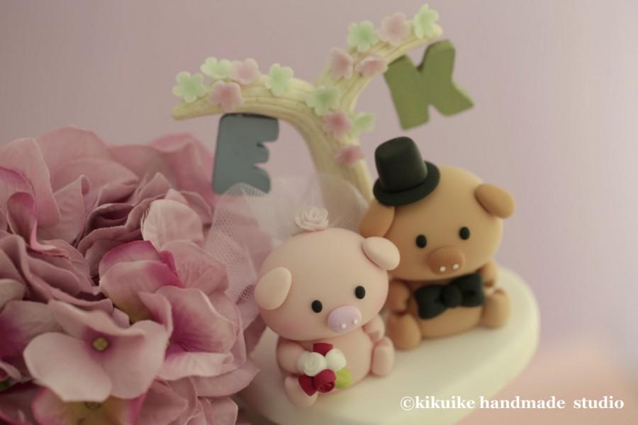 Mariage - Pig, Piggy and Piglet bride and groom wedding cake topper---k705