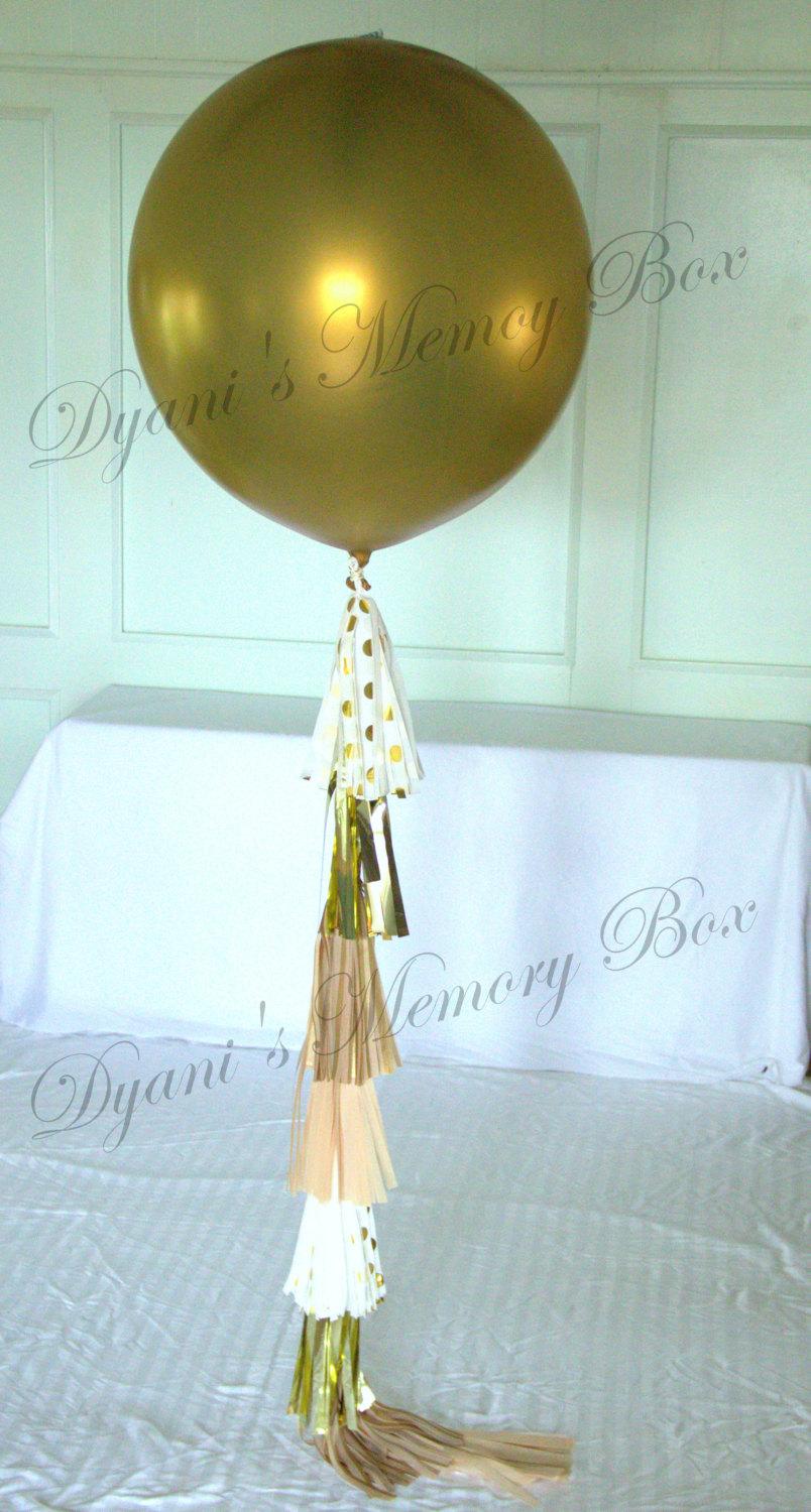 Mariage - GOLD Baby Gender Reveal Balloon / 36" Confetti Filled Balloon / Baby Gender Reveal / It's a Boy / It's a Girl / Balloon with Tassel Tail