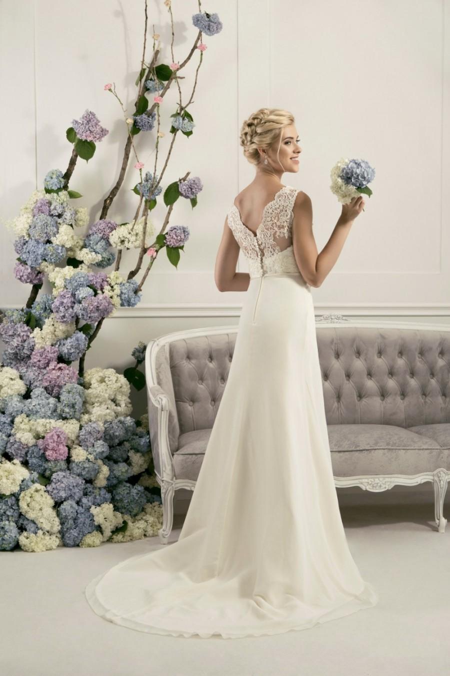 Hochzeit - V-cut Lace wedding dress, bridal dress, beach wedding dress, destination wedding dress