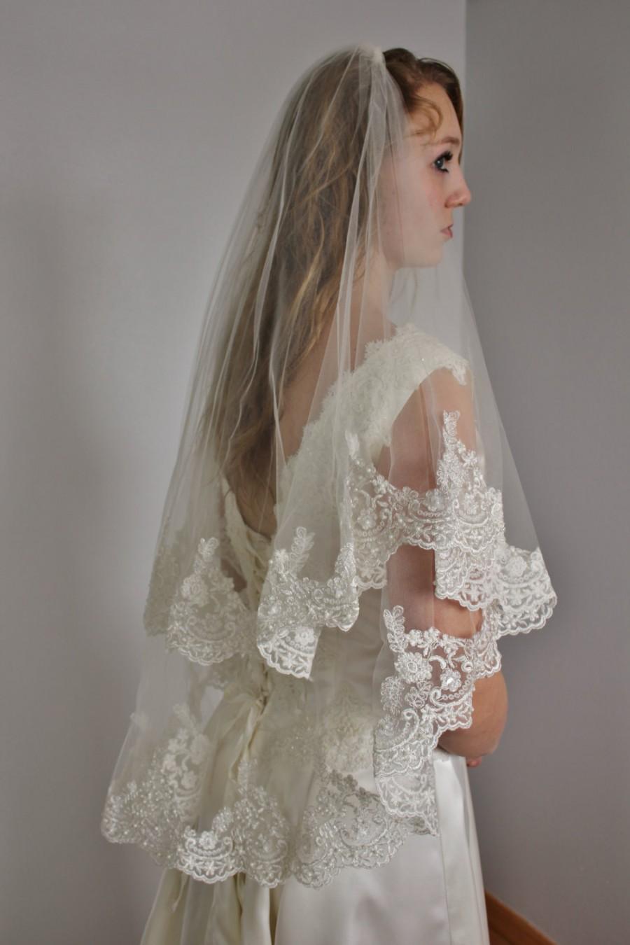 Mariage - Lace veil in two layers fingertip with beaded wide lace and second tier could be used as a blusher, two tier lace veil with silver or gold