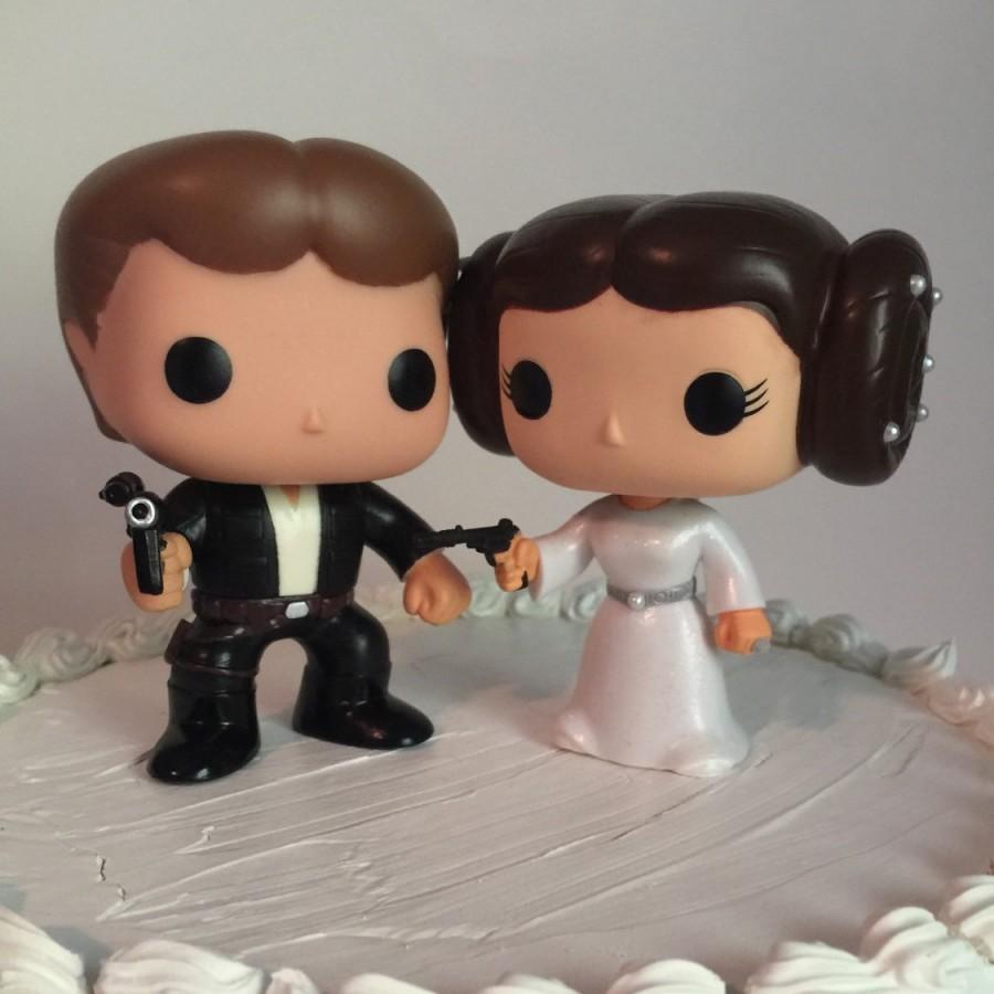 Mariage - Han Solo and Princess Leia Funko Pop wedding cake topper bobble heads from Star Wars
