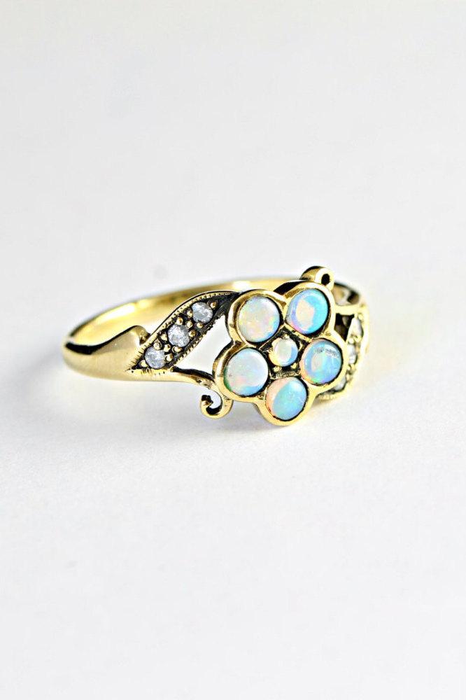 زفاف - Opal and Diamond ring set in 9 carat gold vintage for her