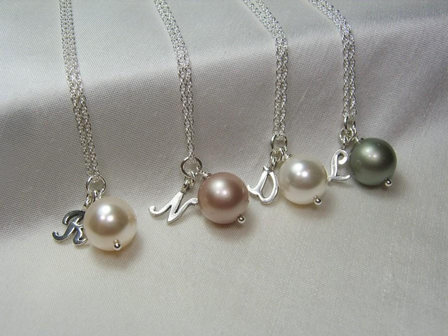 Hochzeit - Personalized Bridesmaids Gifts Set of 4 Initial Necklace Bridesmaid Jewelry Bridesmaid Necklace Pearl Necklace Wedding Bridal Party Gifts