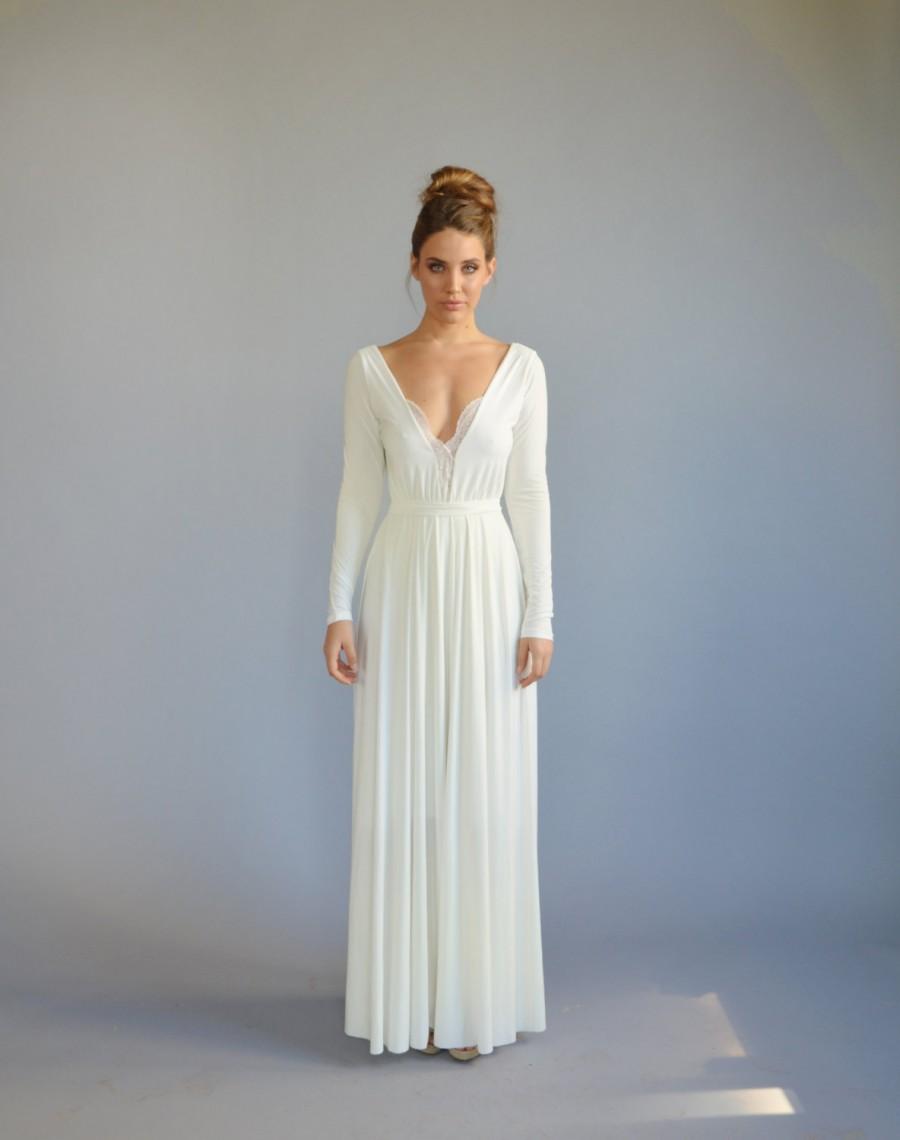 زفاف - Simple white dress floor length, lace cleavage ,bell shape skirt