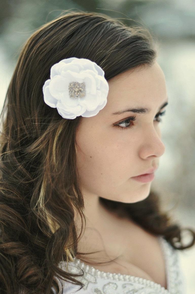 Hochzeit - Flower Clip - Floral Clip - White Flower Clip - White Floral Clip - Wedding Hair Clip - Bridal Hair Clip - Hair Accessory - Bridesmaid Gifts