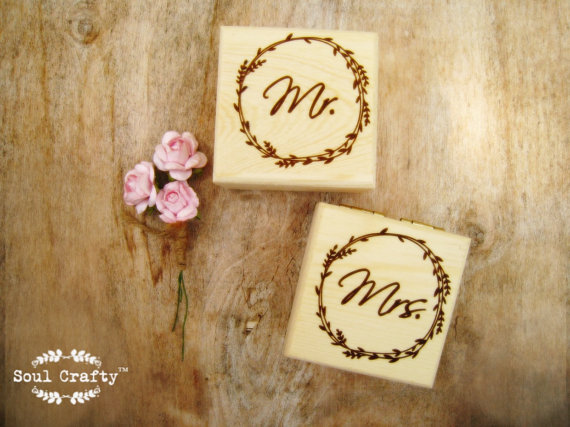 Mariage - Personalized Mr Mrs Rustic Wood Ring Bearer Box Rustic Wedding Vintage Wooden box Gift box Wedding decor gift idea