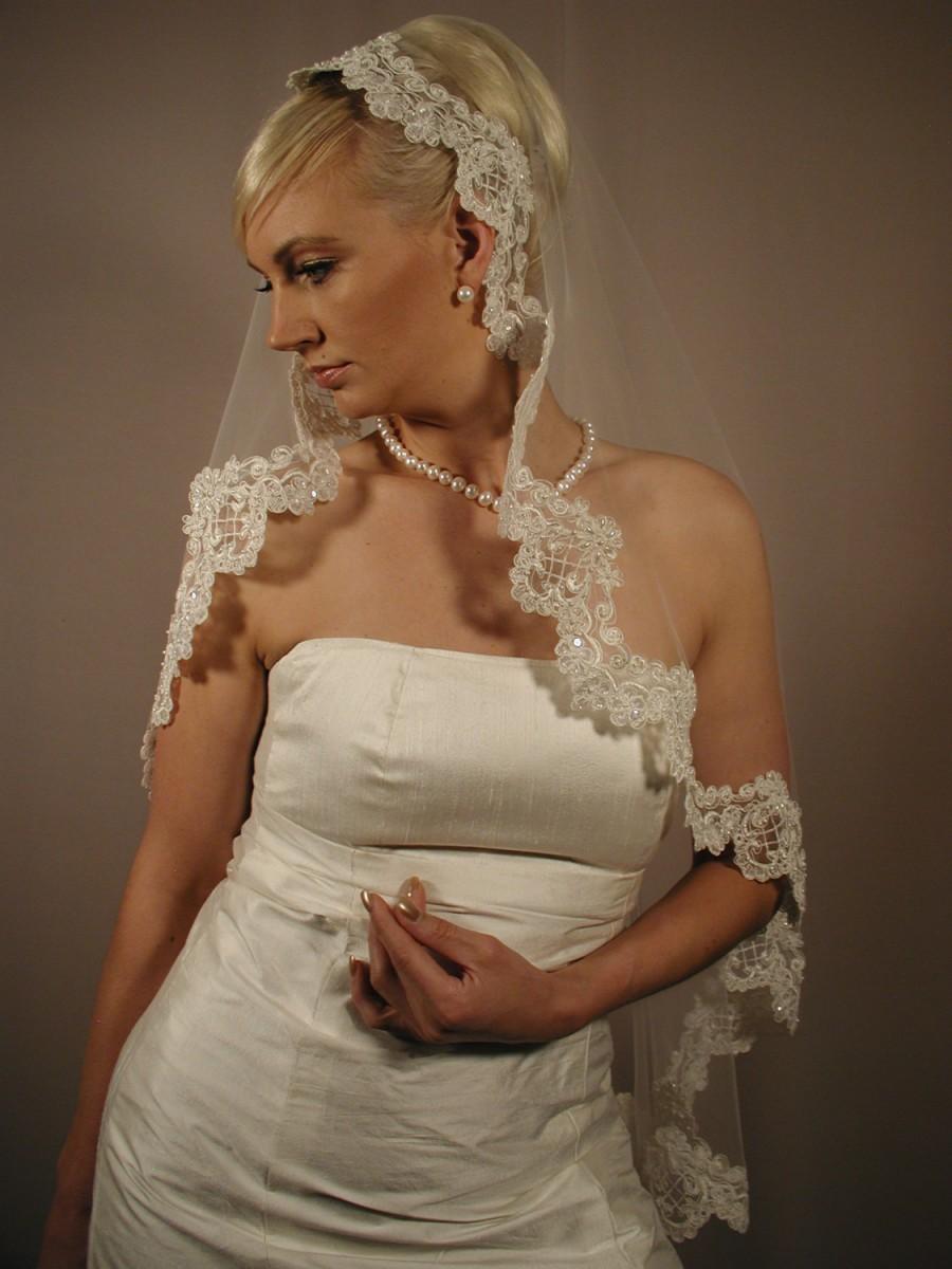زفاف - Mantilla veils - hand beaded pearls with sequins - lace veils - circular 42" long