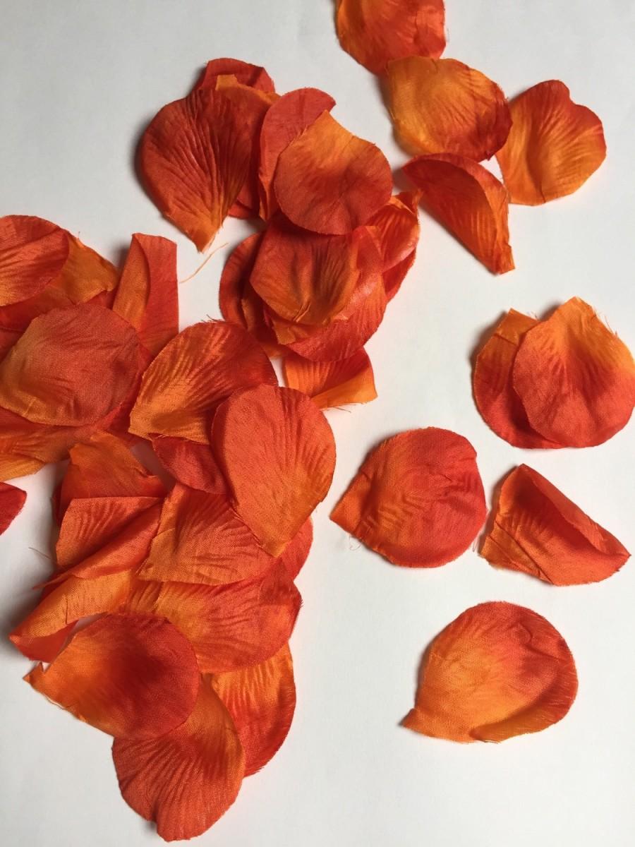 Hochzeit - Orange rose petals, orange flower petals, fall wedding, fall decor, orange red flower petals, rustic wedding