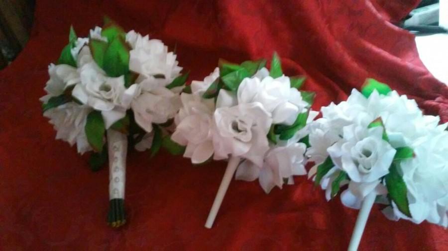 Hochzeit - White Rose Bouquet Collection