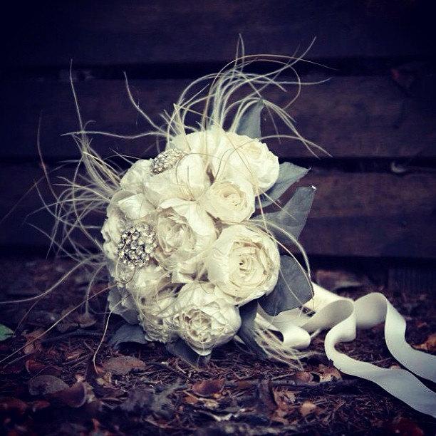 Wedding - Ivory silk wedding bouquet with feather and brooch...