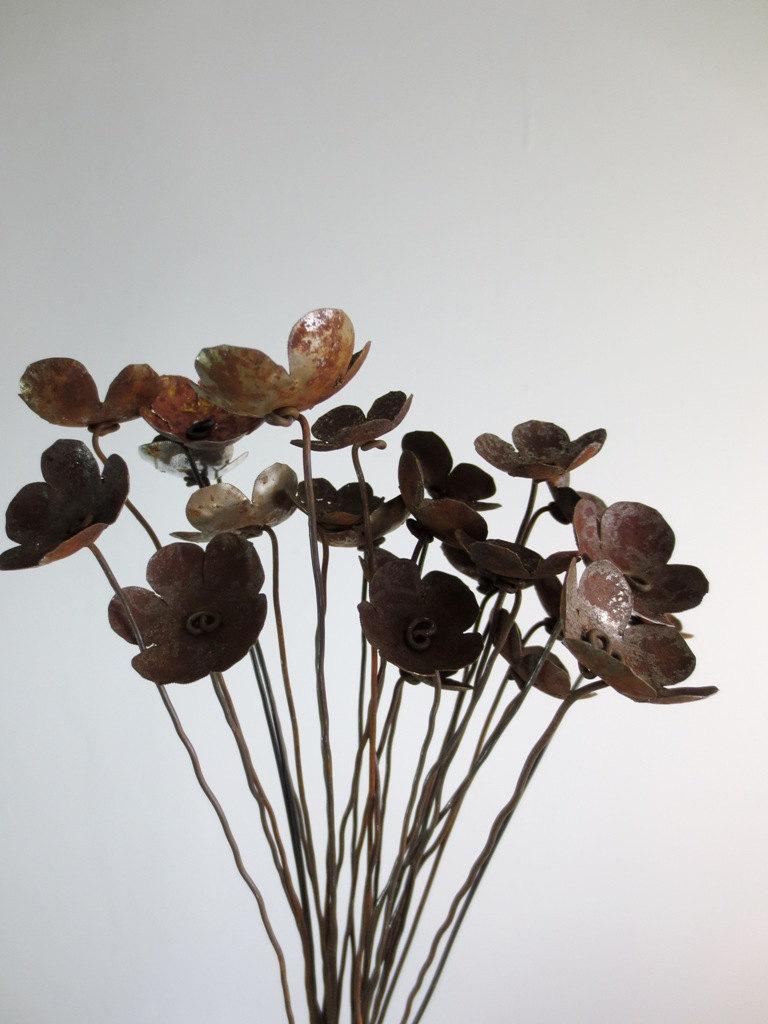 Hochzeit - Rustic Bouquet of Rusty Metal Flowers For Your Wedding Centerpiece
