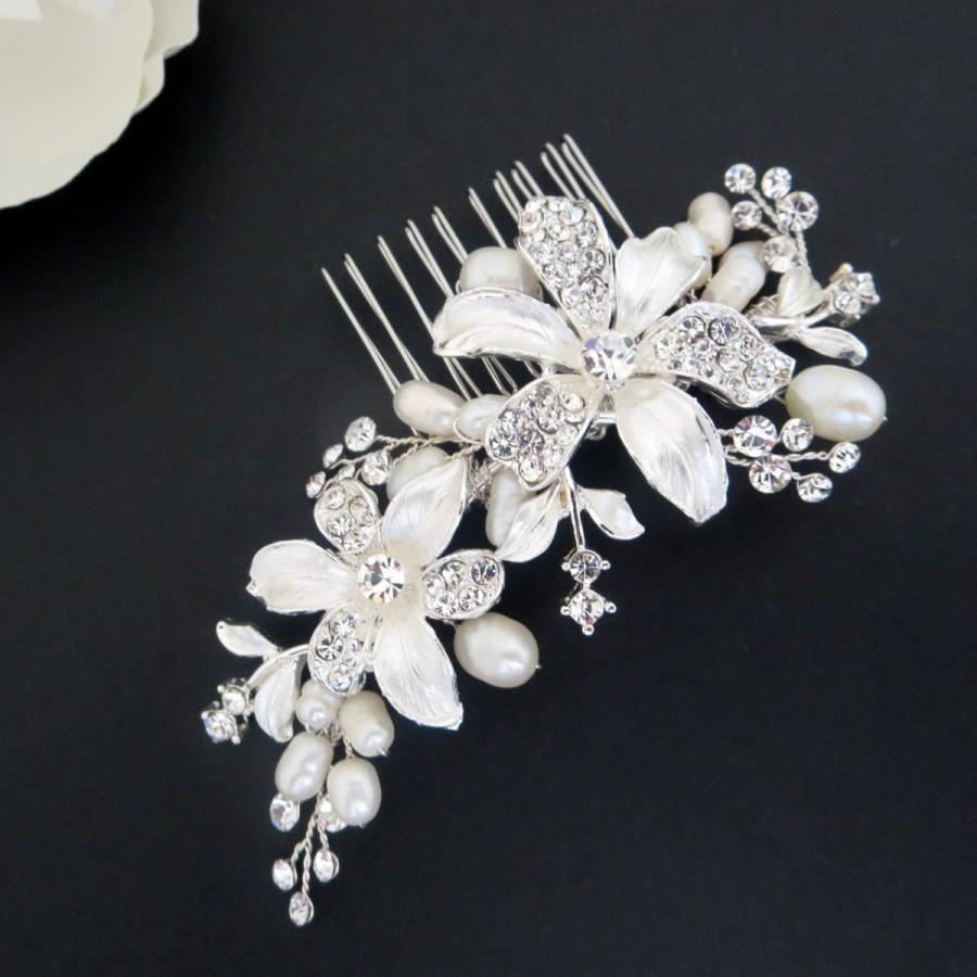 Mariage - Freshwater pearl Wedding hair comb, Flower hair comb, Bridal headpiece, Bridal hair comb, Rhinestone hair comb, Wedding Hair accessory