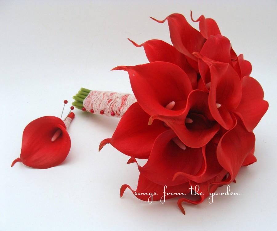 Свадьба - Red Real Touch Calla Lily Bridal Bouquet Groom's Boutonniere Red Ribbon Ivory Lace Wrap - Wedding Bouquet Real Touch Red Mini Calla Lilies