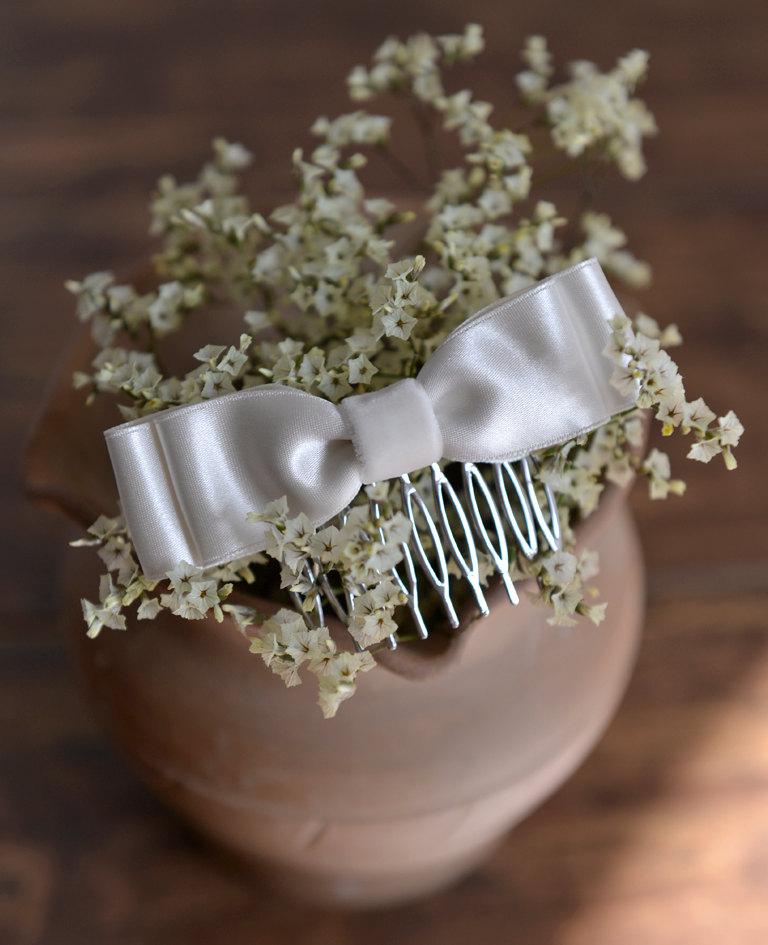 Свадьба - Ivory Bow - bridal wedding comb, simple bridesmaid headpiece