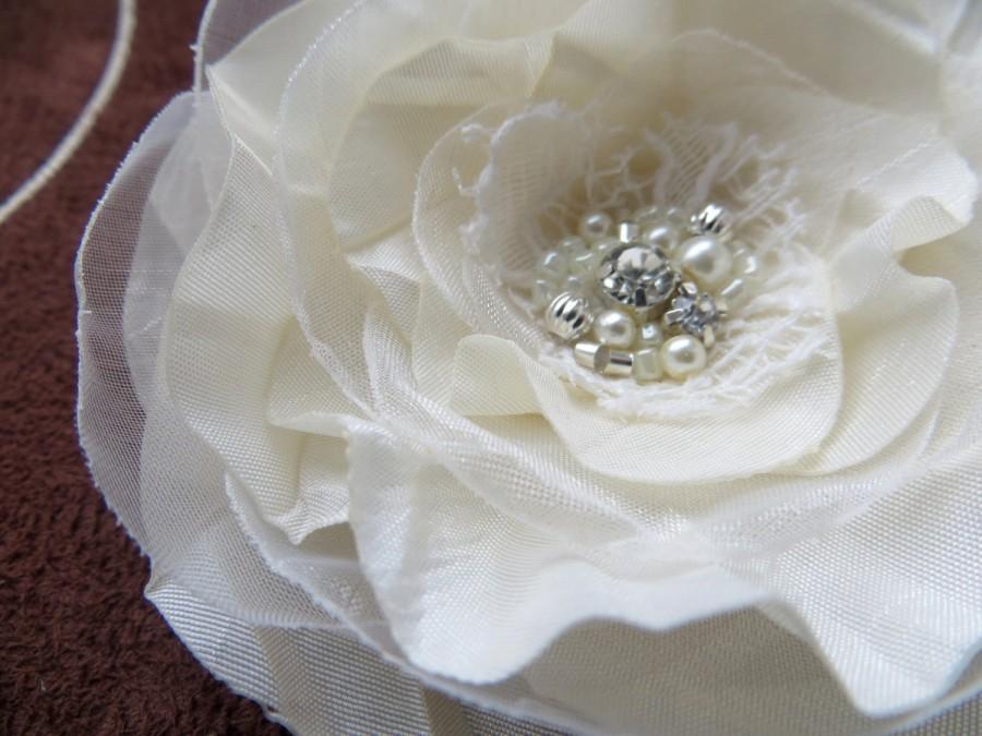 زفاف - Wedding bridal hair flower, ivory bridal hairpiece, bridal hair clip, wedding hair flower, wedding hair accessories, bridal floral headpiece