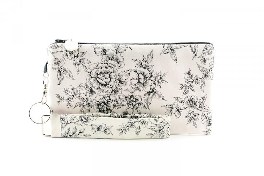 Mariage - Bridesmaid floral white clutch bag handmade from french country chic toile fabric with black flower pattern - small iphone wristlet