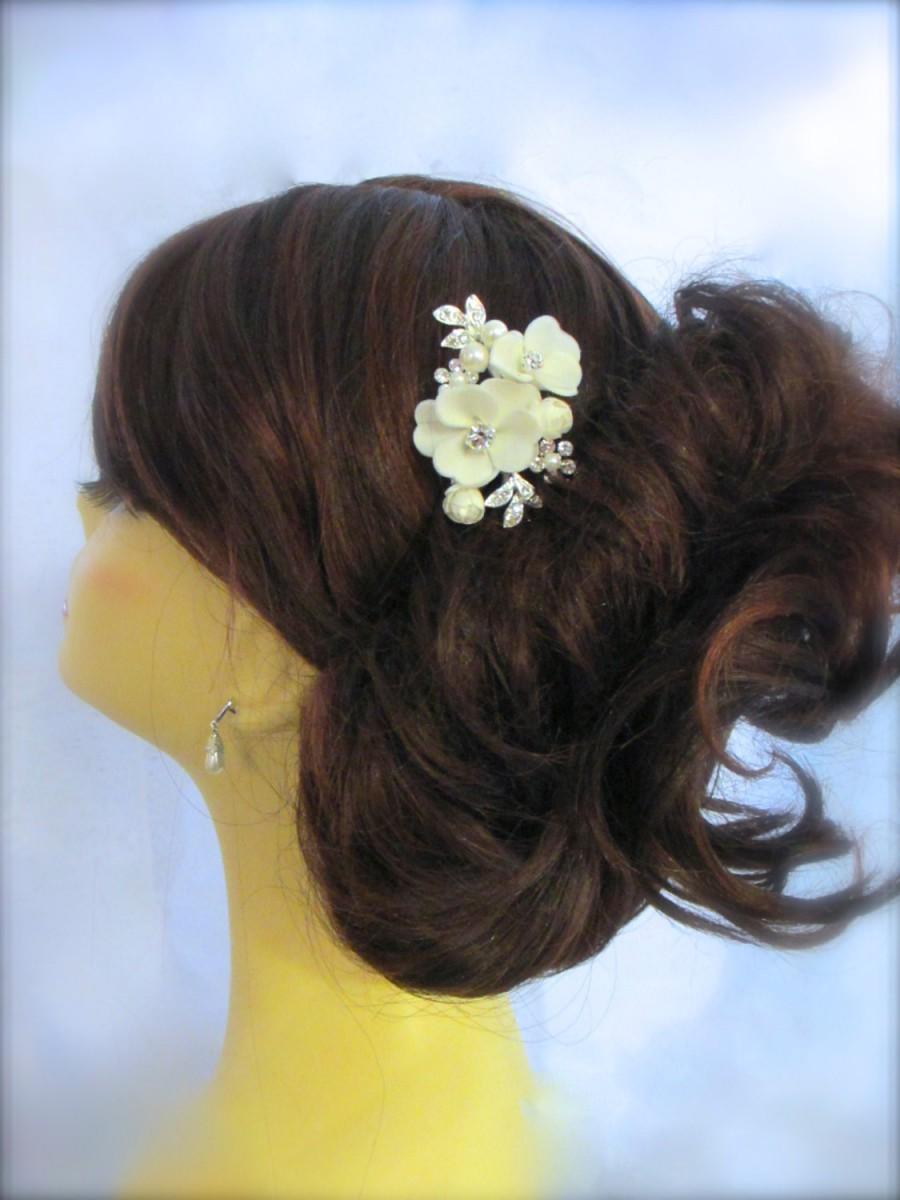 Hochzeit - Dogwood Blossom Hair Pin ~ Soft White or Soft Ivory, Bridal Hair Pin, Wedding Hair Comb, Bridal Hair Adornment, Hair Accessories for Brides