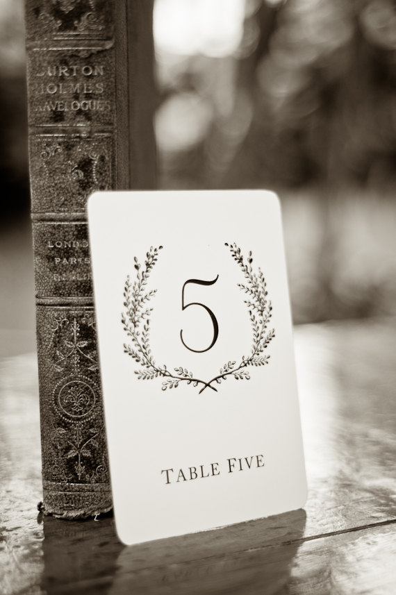 زفاف - Sweet Vintage Wedding Table Number Signs 1-20 - White or Cream Stock