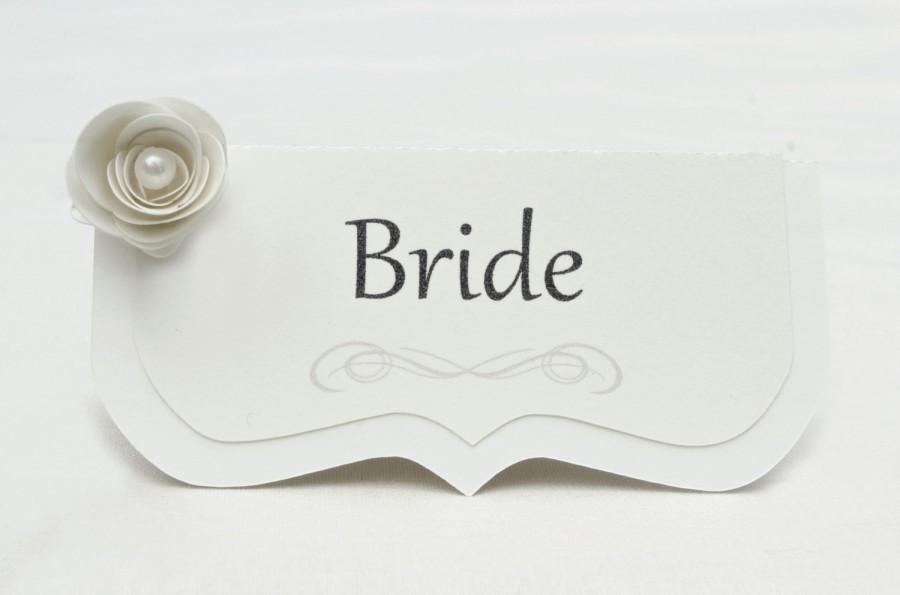 زفاف - Plain White Wedding Place Name Cards • Escort Cards • Flowers • Modern Table Decoration and Stationery