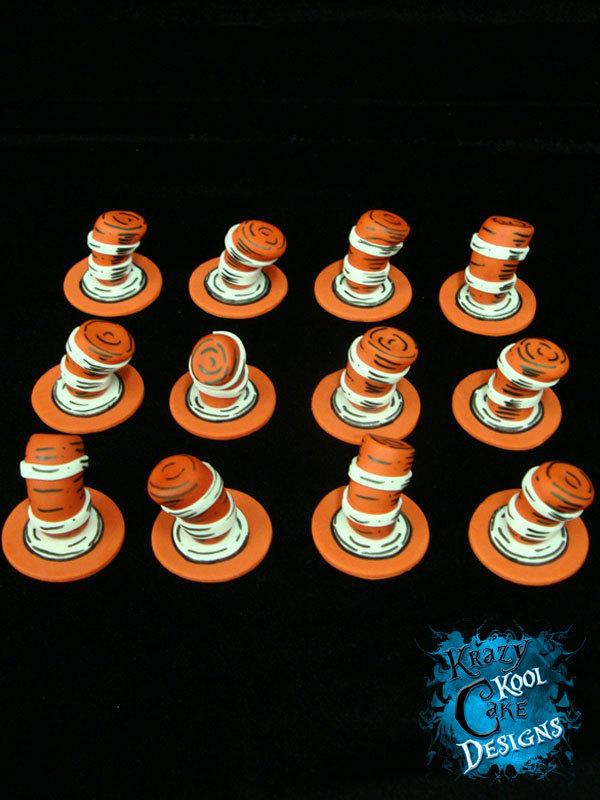 Hochzeit - Cat In The Hat Cupcake Toppers