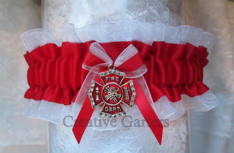 Mariage - Firefighter Wedding Garter - Red line Garter - Fireman Wedding Garter - Garter with Maltese Cross.