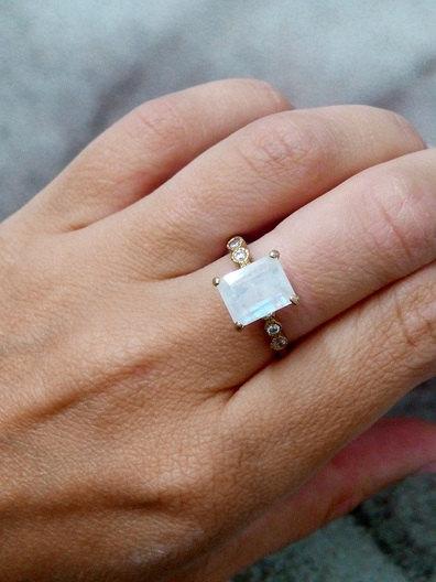 Mariage - SALE! Genuine moonstone ring,rectangle ring,wedding ring,gold ring,natural gemstone ring,bridal jewelry,june birthstone