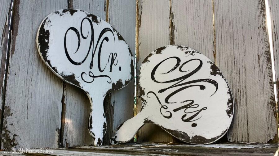 Mariage - MR and MRS SIGNS, Paddle Signs, Signs with Handles, Rustic Wedding Signs, Shabby Chic Wedding Signs, Reversible, Hand Held Photo Props