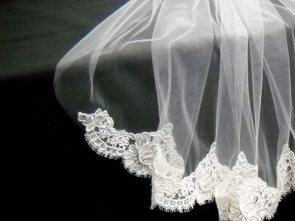 زفاف - Elbow Length Veil embellished with Alencon Lace