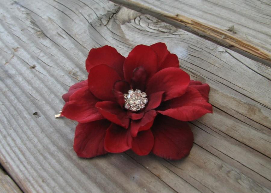 Mariage - Small Red Flower Pin Flower Fascinator Wedding Hair Clip Bridesmaid Accessory Floral Brooch Pin Rhinestone Crystal Head Piece Bobby Pin