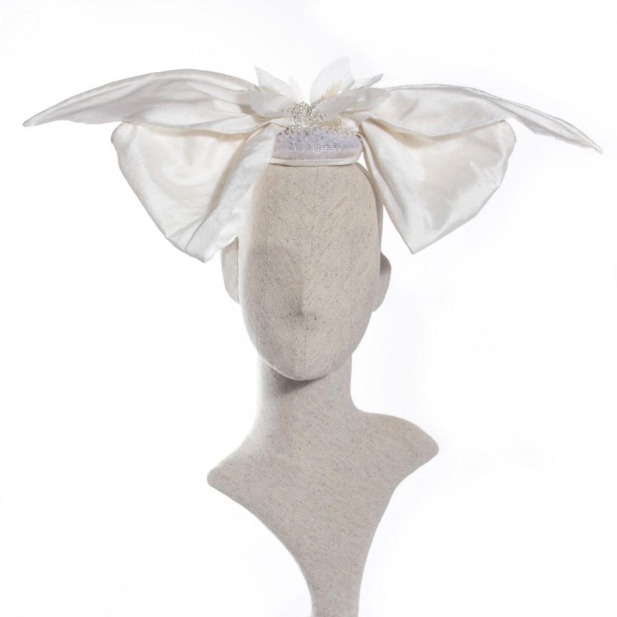 Hochzeit - Bridal Silk Headpiece, Off-White Wedding Fascinator, Oversized Bow