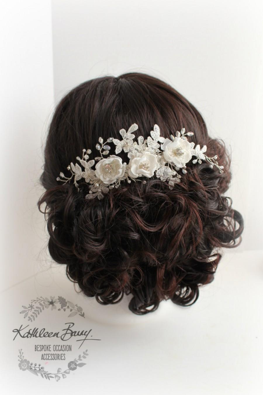 زفاف - R780 Floral lace Bridal hair comb - veil comb - handmade flowers Chantilly lace - crystal and pearl - wedding hairpiece