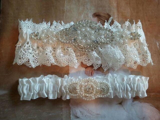 Свадьба - SALE - Wedding Garter Set - Pearl and Rhinestone Garter Set on an Off White Satin Garter Set with Pearl & Rhinestone - Style G233S