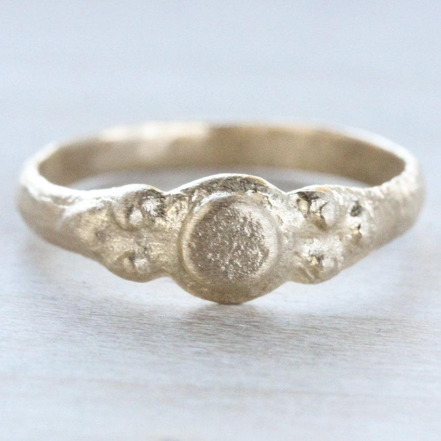 Hochzeit - Dot Ancient Texture Ring - Alternative Engagement Ring - Gold or Palladium - Eco-friendly Minimal Primitive Bronze Age - Alternative Wedding