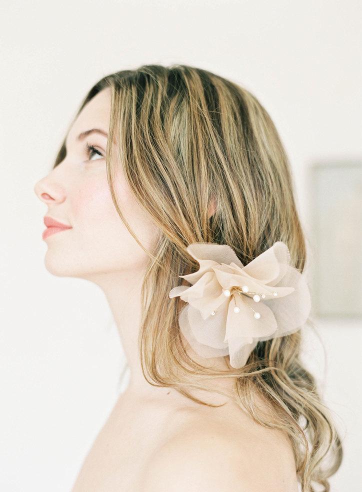 زفاف - Women's Blush silk hair flower, whimsical wedding detail "Rory"
