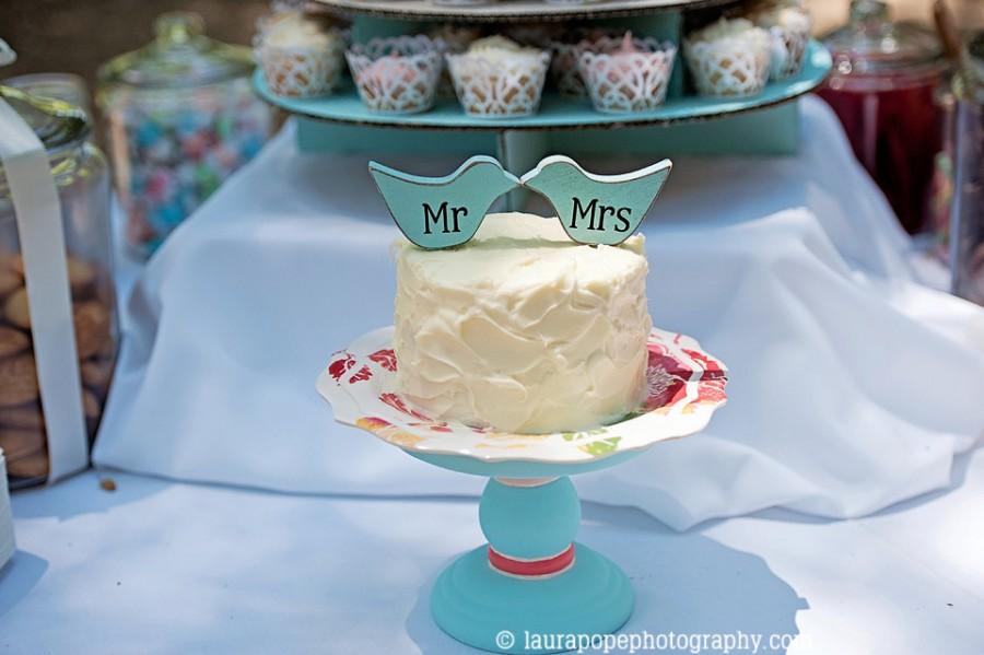 Свадьба - mr and mrs Love Bird cake topper, custom, love birds, party favor, shower favors, wedding, home decor, spring decor