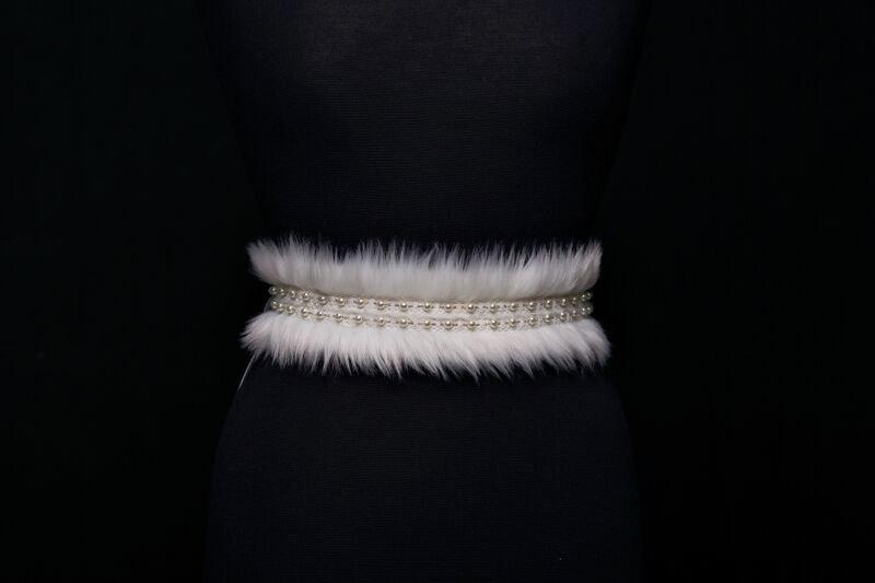زفاف - SALE: Naomi Faux Fur Pearl Embellished Belt // BRIGHT WHITE // 2.25" Wide Grosgrain Ribbon