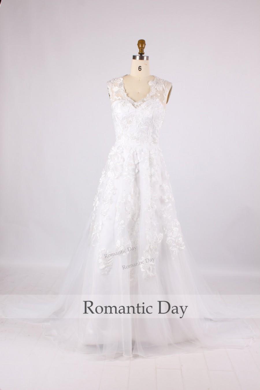 Hochzeit - V-Neck White Lace Wedding Dress/Vintage Wedding Gowns/Handmade Dresses/Illusion Neckline Sleeveless A-Line Lace Wedding Dress 0015