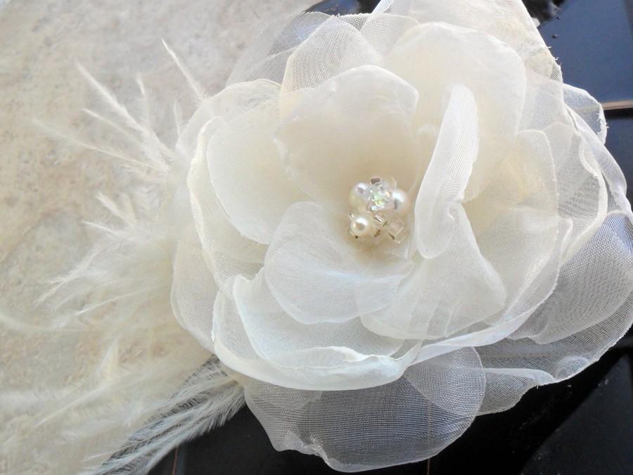 Mariage - Wedding hair accessory, Bridal Hair flower, Wedding headpiece, Feathered hair piece, Bridal hair accessory, Vintage Wedding hair accessory