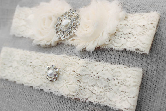Mariage - Wedding Garter Set, -Many Colors- Ivory Pearl Lace Bridal Garter Plus size garder, Wedding Accessories, White Snowflake Wedding Garter Set