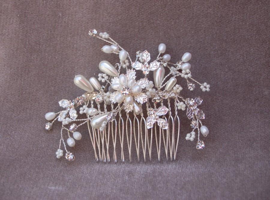 Свадьба - Bridal Handmade Pearl & Rhinestone Hair Comb / Wedding Hair Comb / Vintage Inspired Comb